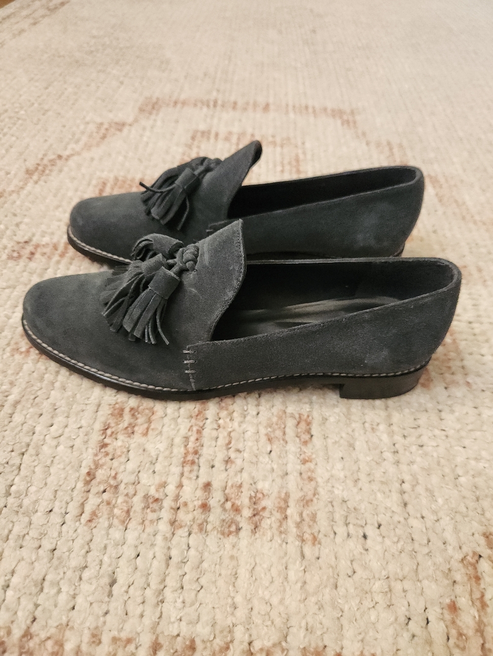 Stuart Weitzman Suede Tassel Loafers Size 7 Minimal Classic Flats - Picture 6 of 10